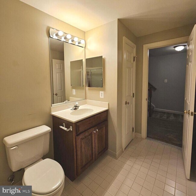 Building Photo - 5267 Tractor Ln