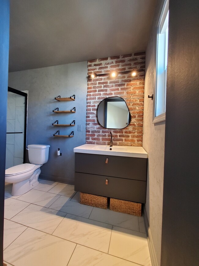 Building Photo - 160 Hamilton Ave NW