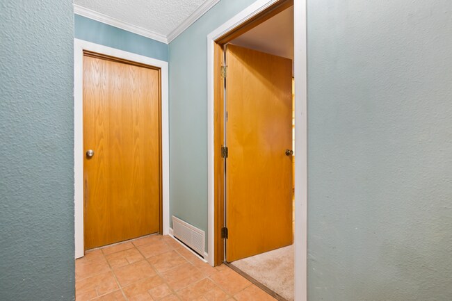 Building Photo - 16131 Black Bear Dr