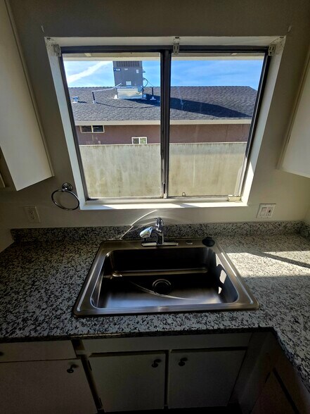 Building Photo - 327 N Lincoln Ave