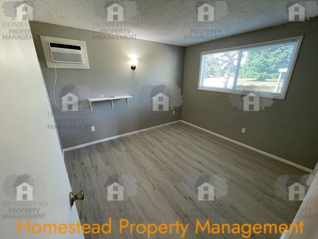 Building Photo - 3822-3828 Bayonne Dr SE