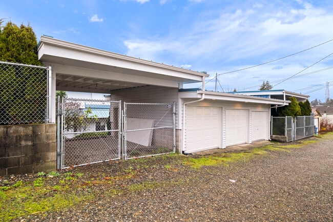 Building Photo - 414 E 32nd St