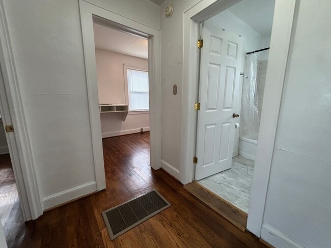 Building Photo - $500 OFF first months rent********950 Morgan Avenue -One Level Living with 2 bedrooms and 2 baths