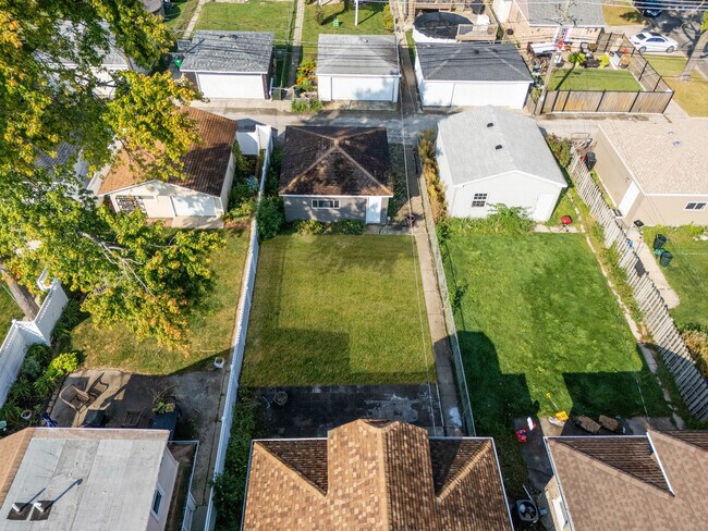 Building Photo - 2508 Kenilworth Ave