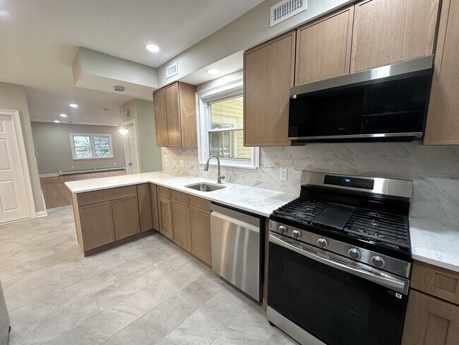Building Photo - 362 Palisades Avenue