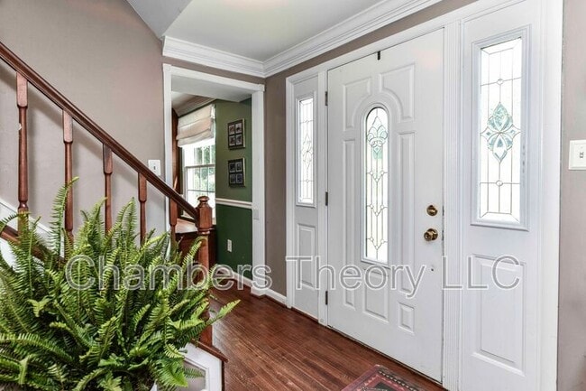 Building Photo - 123 S Dickenson Ave