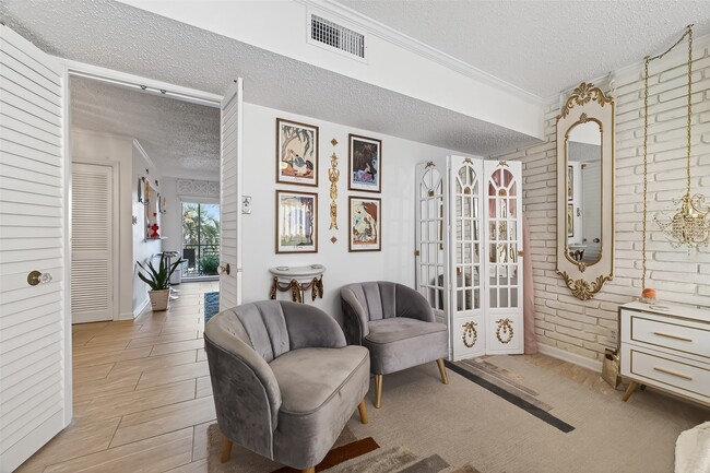 Building Photo - 3809 N Braeswood Blvd
