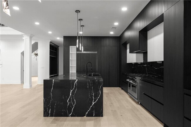 Building Photo - 409 Thunder Rd