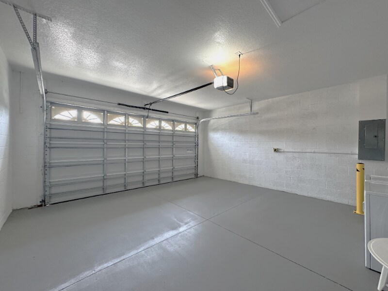 Building Photo - 302 Archimedes St