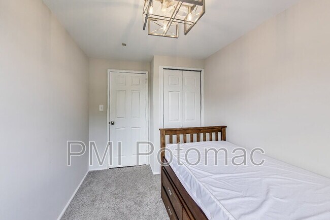 Building Photo - 3407 Floral St