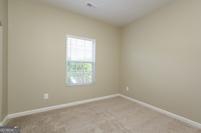 Building Photo - 5892 Village Loop