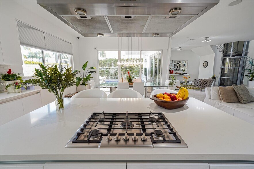 Building Photo - 7515 NW 99th Ave