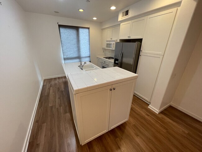 Building Photo - 5405 W 149th Pl