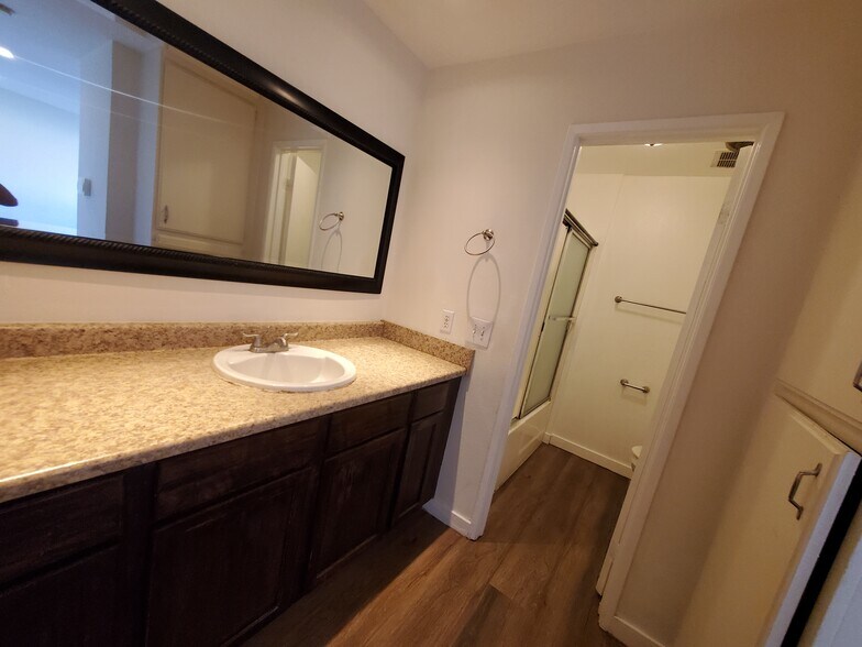bathroom - 8641 Glenoaks Blvd