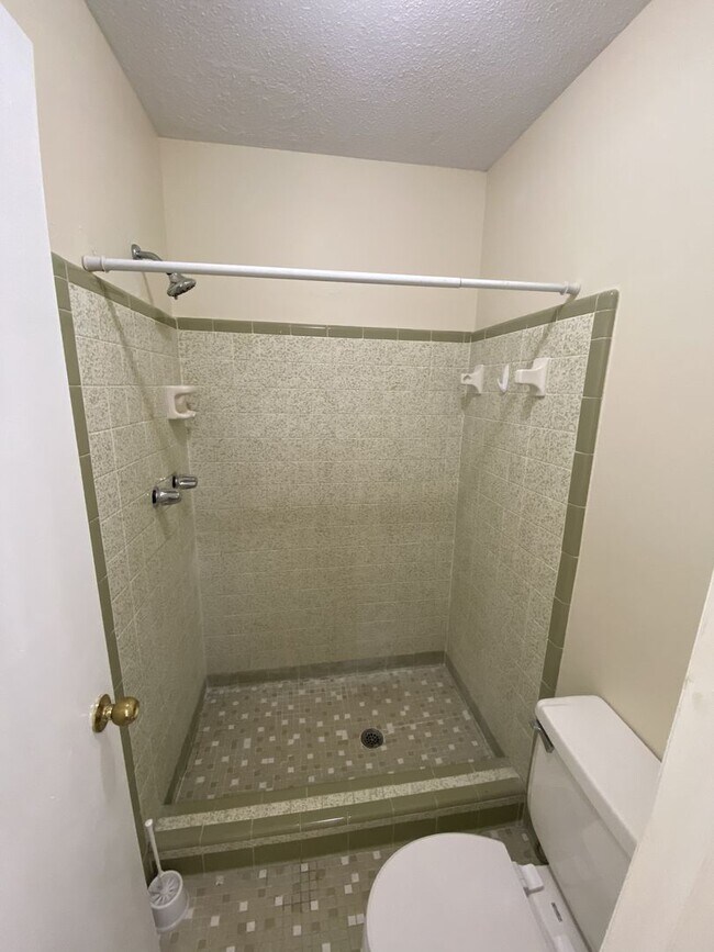 Building Photo - 4532 Hillside Dr