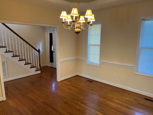 Building Photo - Jack Britt School District! 5br, 2.5 ba