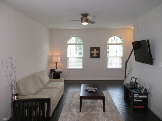 Building Photo - 2 br, 2.5 bath Townhome - 7731 Duncannon Ln