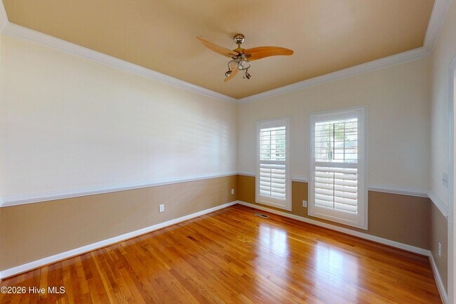Building Photo - 1140 Greenbriar Dr
