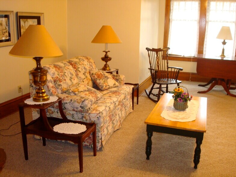 living room - 207 N 3rd St