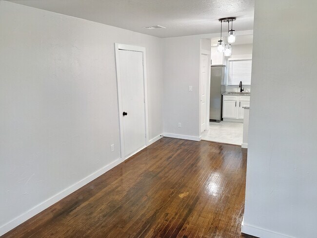 Building Photo - 3221 NE 16th St