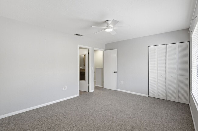 Building Photo - Southfork Oaks Condo