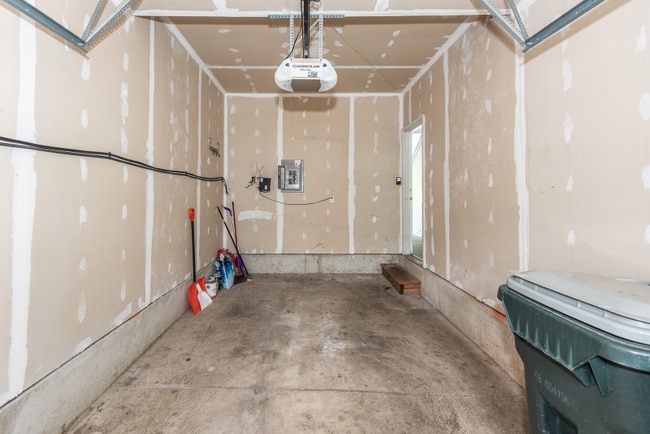 Building Photo - 4839 Heritage Heights Cir