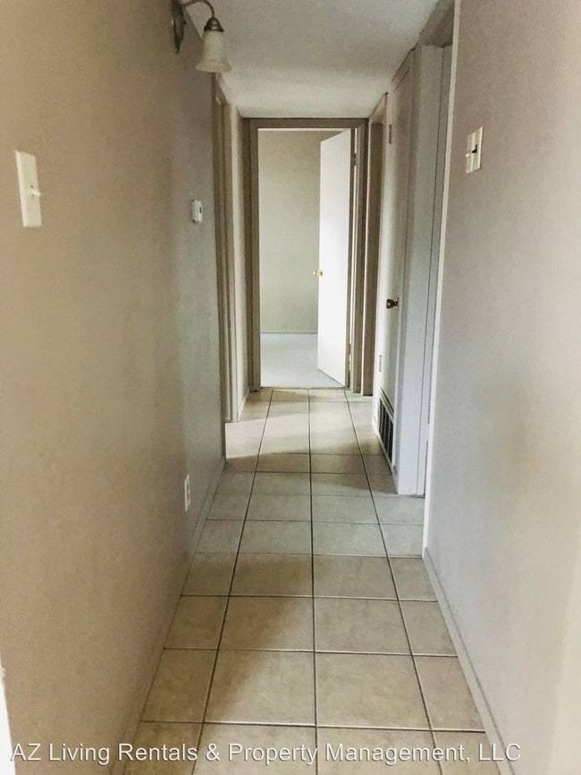 Building Photo - 3 br, 2 bath House - 2125 Club Avenue