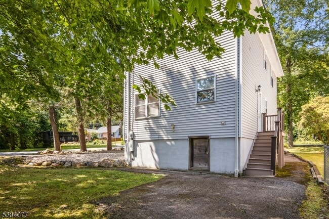 Building Photo - 4 White Birch Trail