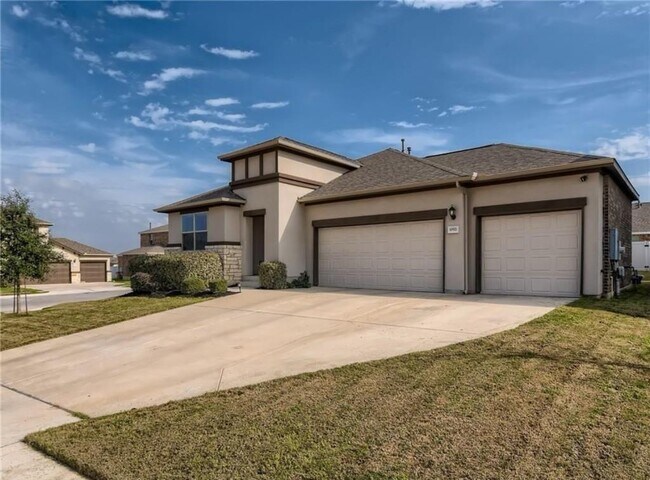 Building Photo - 10921 Zoeller Dr