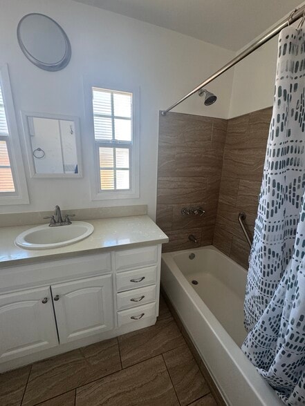 bathroom with tub shower combo - 1339 S Mansfield Ave