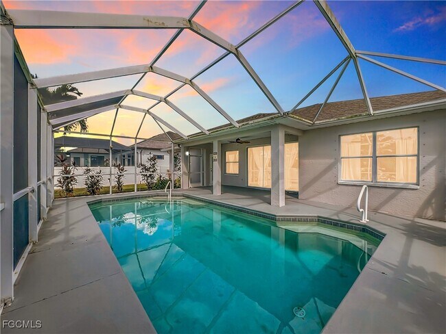Building Photo - 4930 SW 25th Ct