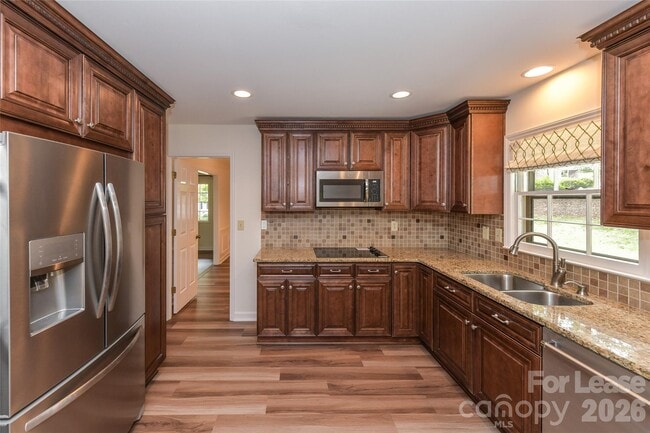 Building Photo - 2630 Fernbank Dr