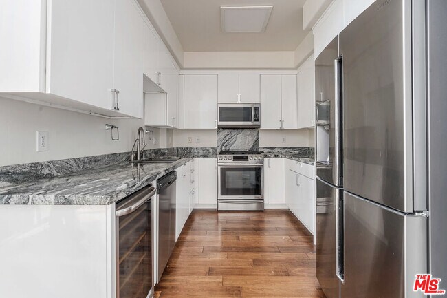 Building Photo - 13044 Pacific Promenade