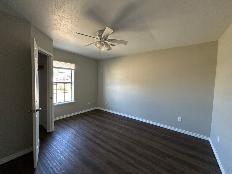 Building Photo - 1121 S Wells St