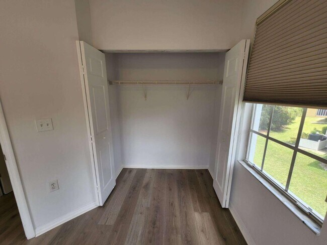 Building Photo - 5551 Bentgrass Dr