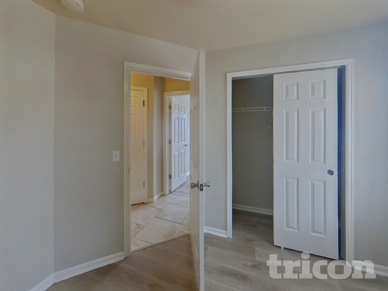 Building Photo - 8405 Sunbow Ct