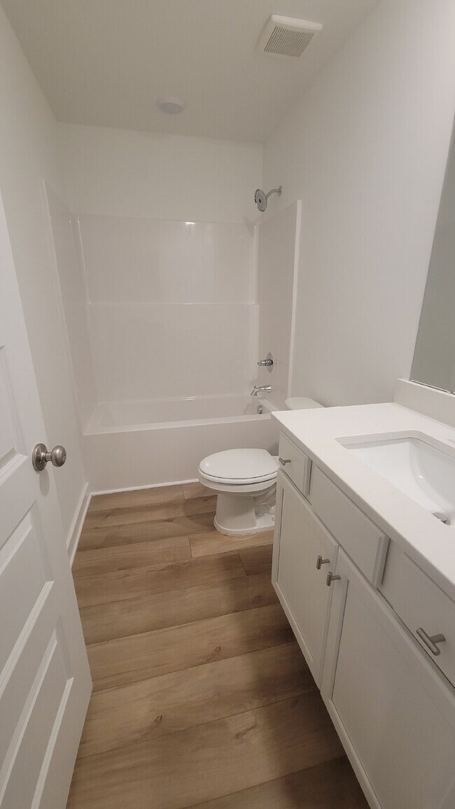 Building Photo - Section 8 Accepted!!! "Chic 3-Bed Oasis with Granite Elegance - 1720 Sq. Ft. in Huntsville!"