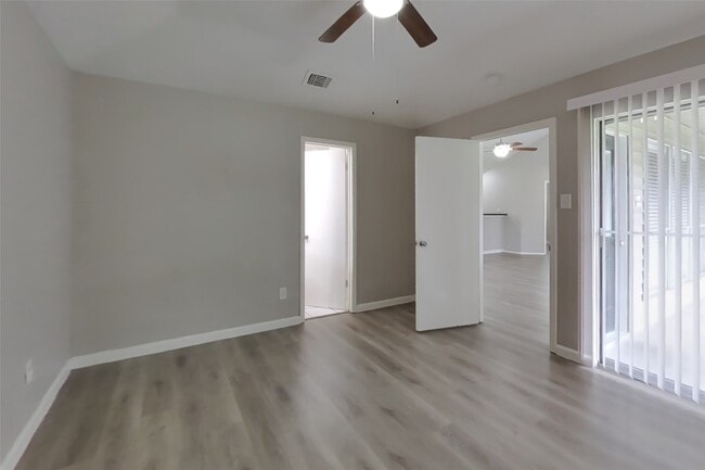 Building Photo - 14831 Waterside Dr