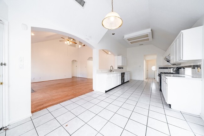 Building Photo - 3627 Heritage Colony Dr