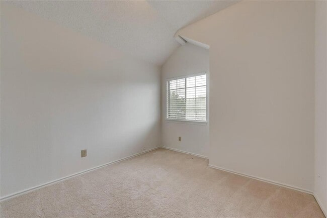 Building Photo - 1329 Sheila Dr