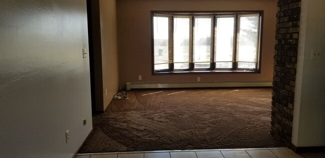 Building Photo - Large 2+ Bedroom home with a country setting