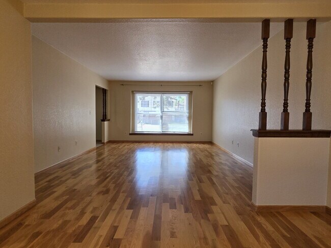 Building Photo - Single-Family Home in Near-Perfect Condition | 3-Car Garage | Covered Patio | Large Unfinished Ba...