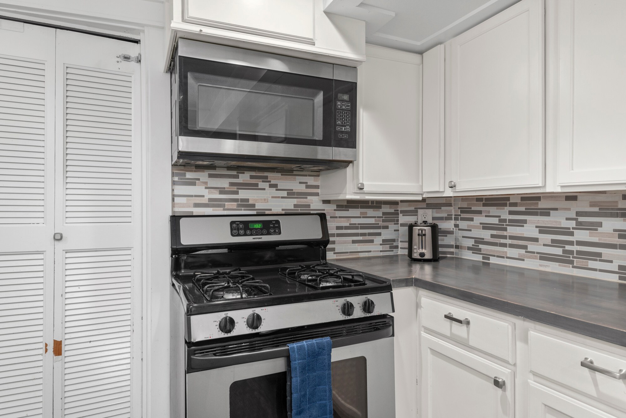 Building Photo - 2945 S Zurich Ct