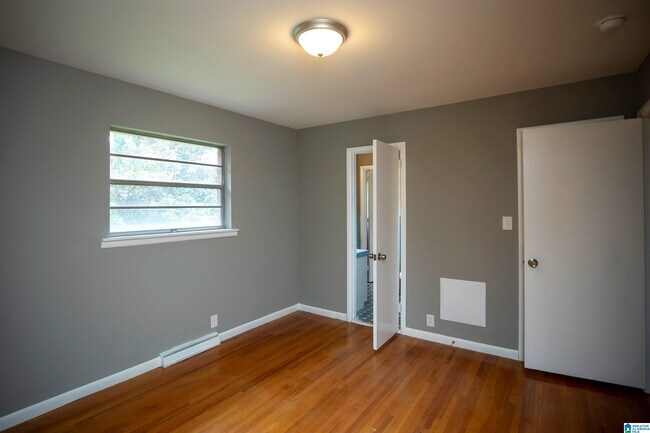 Building Photo - 729 Heflin Ave E