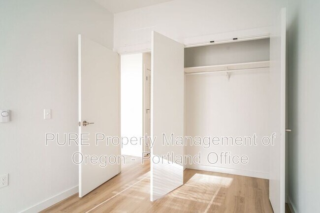 Building Photo - 5878 N Harvard St