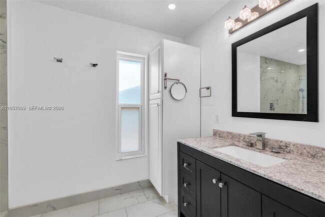 Building Photo - 851 SW 49th Terrace