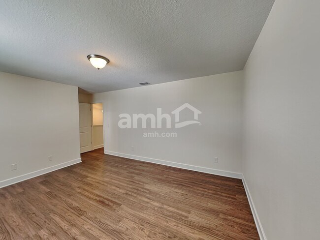 Building Photo - 329 Crestrun Loop