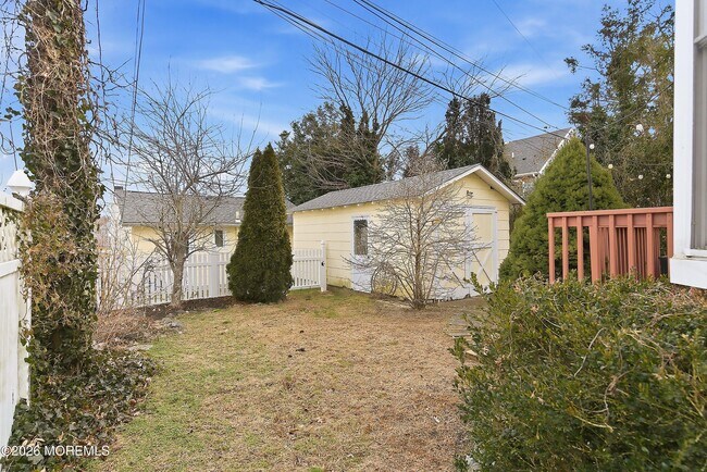 Building Photo - 526 End Ave