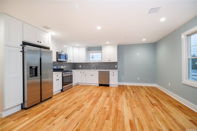 Building Photo - 506 Lakeview Ave