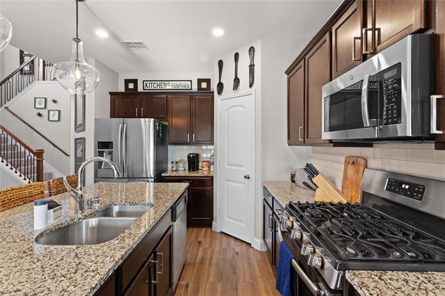 Building Photo - 1420 Alamandine Ave